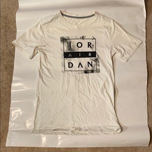 Jordan’s short sleeve